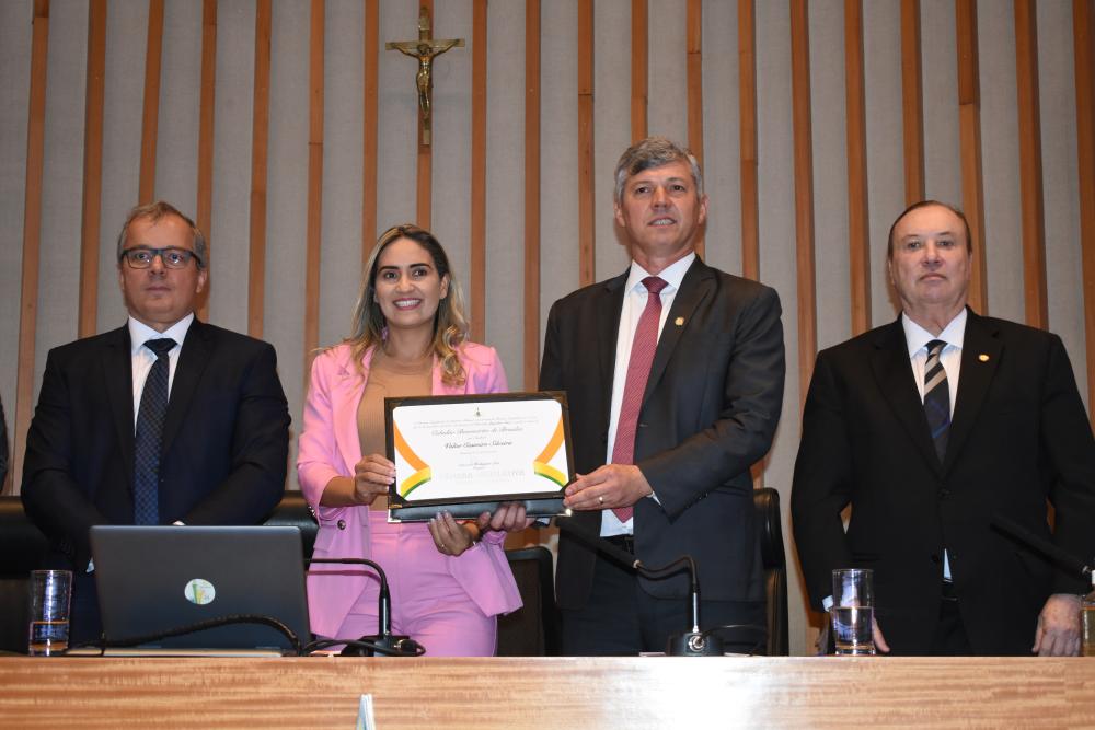 Capa da notícia: Secretário de Obras recebe título de Cidadão Benemérito de Brasília