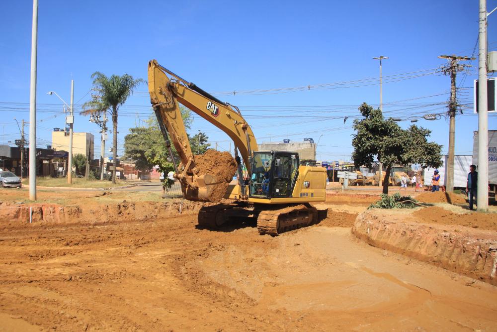 Com drenagem concluída, vias principais do Sol Nascente recebem pavimentação