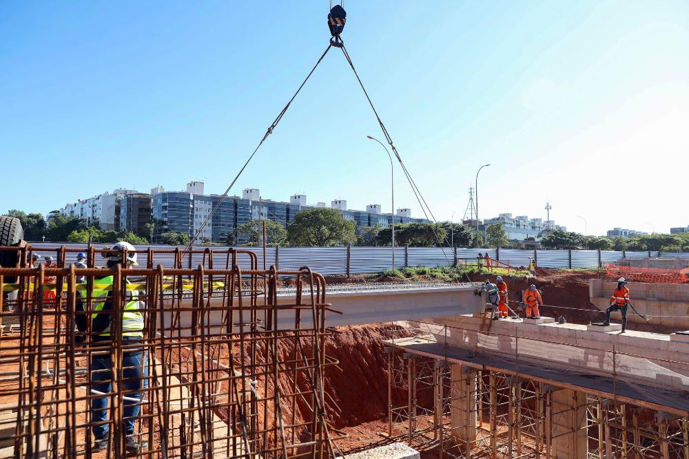 Governo inicia içamento de vigas que sustentarão viaduto da Epig